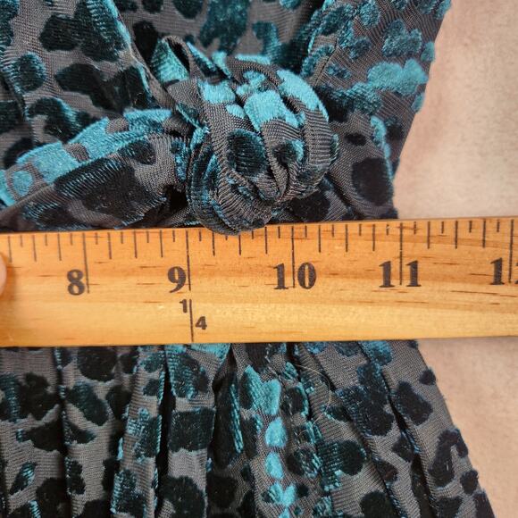 Calvin Klein Burnout Velvet Wrap Dress Women’s SZ 2 Dark Green Animal Print - Picture 15 of 16